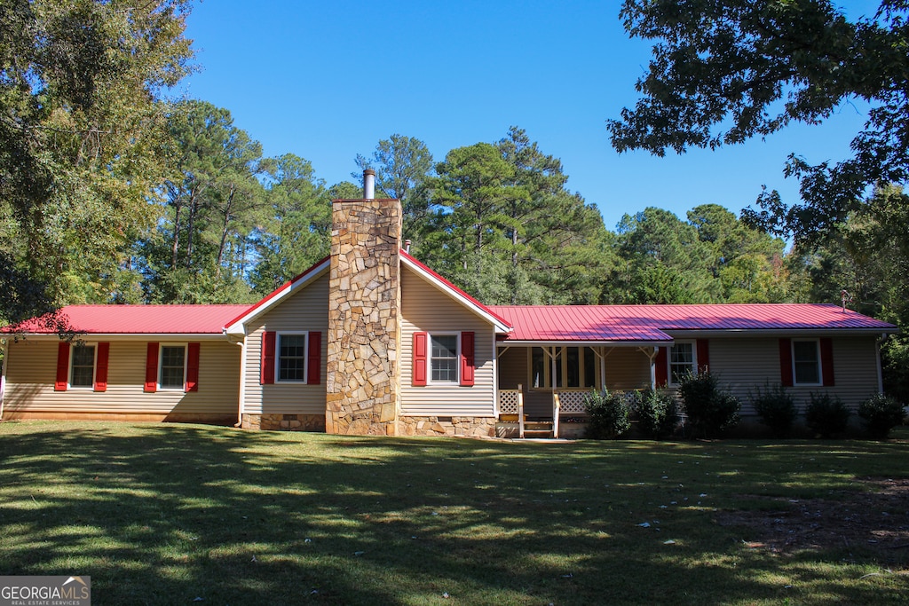 ranch-style home with a front yard