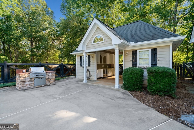 exterior space with an outdoor kitchen