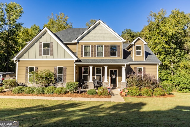 craftsman-style house featuring a porch and a front lawn