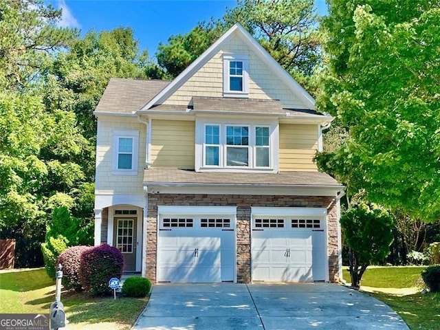 view of front of house featuring a front lawn and a garage