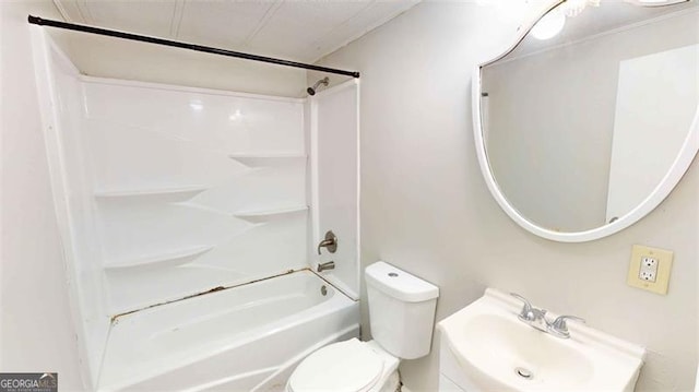 clothes washing area with washing machine and clothes dryer, electric water heater, and a textured ceiling