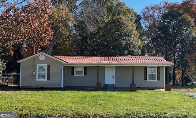 ranch-style home featuring a front lawn