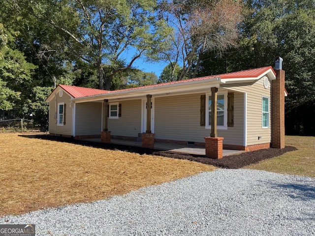 ranch-style home with a porch