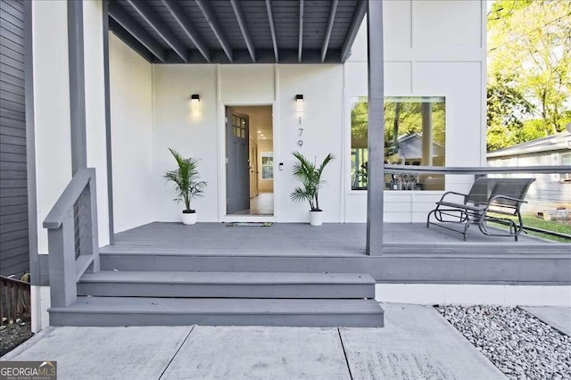 property entrance featuring a porch