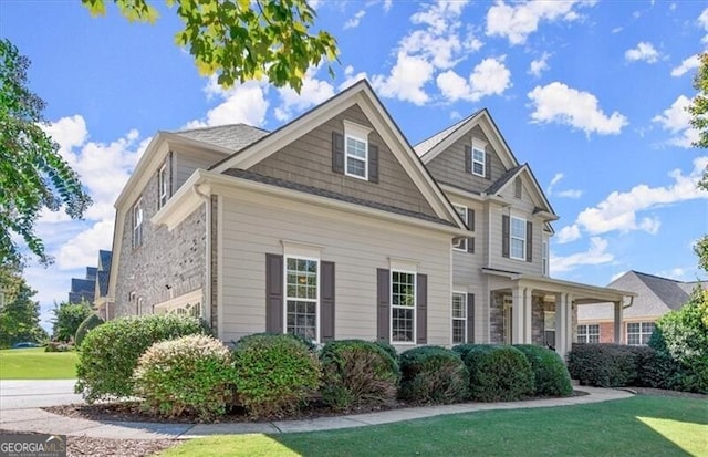 view of front of home featuring a front lawn