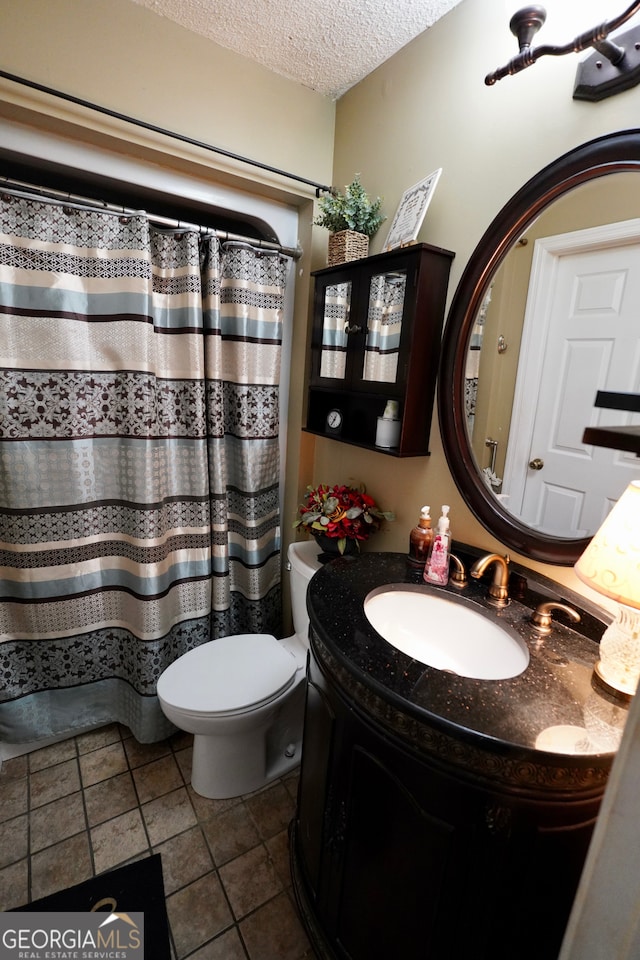 bathroom featuring vanity, a shower with shower curtain, a textured ceiling, and toilet