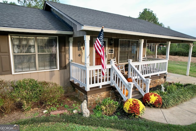 property entrance featuring a porch