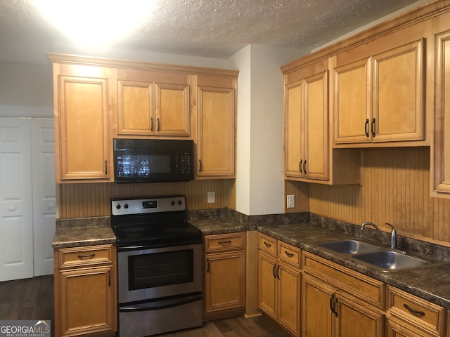 kitchen with stainless steel electric stove, a textured ceiling, sink, and dark hardwood / wood-style flooring