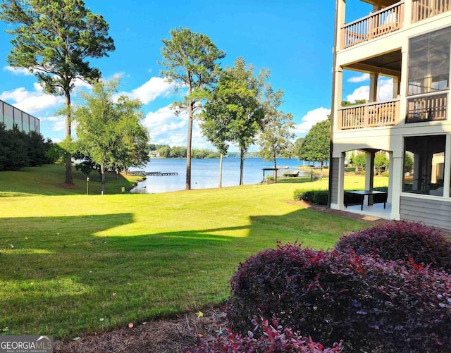 view of yard featuring a water view