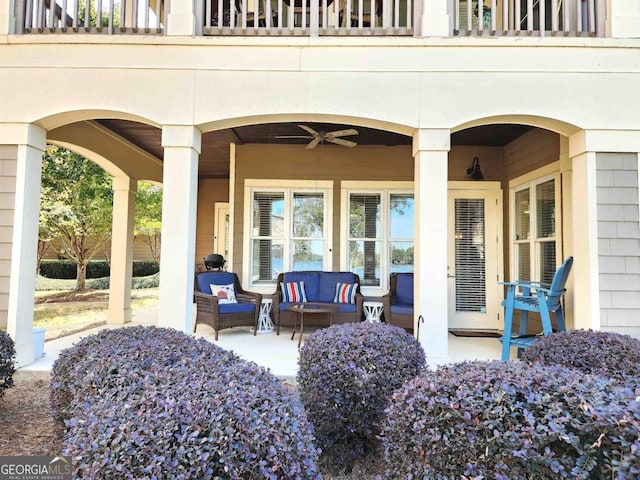 view of patio with ceiling fan and outdoor lounge area