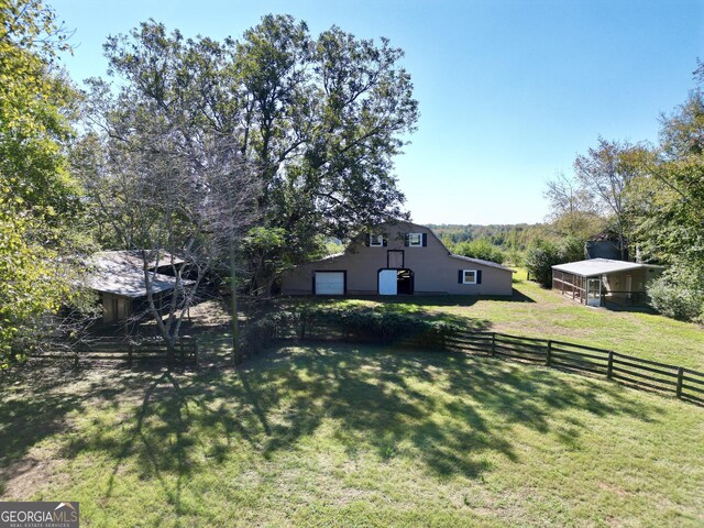 view of yard with an outdoor structure