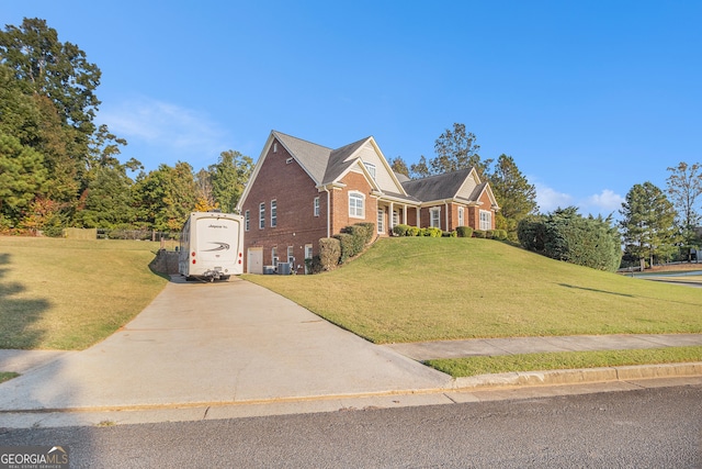 front of property with a front lawn