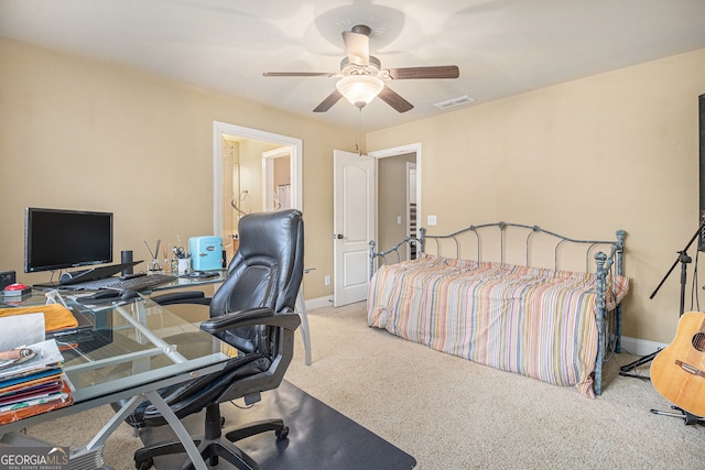 bedroom featuring carpet and ceiling fan