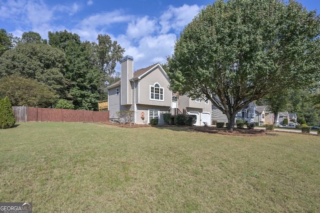 split foyer home featuring a front lawn