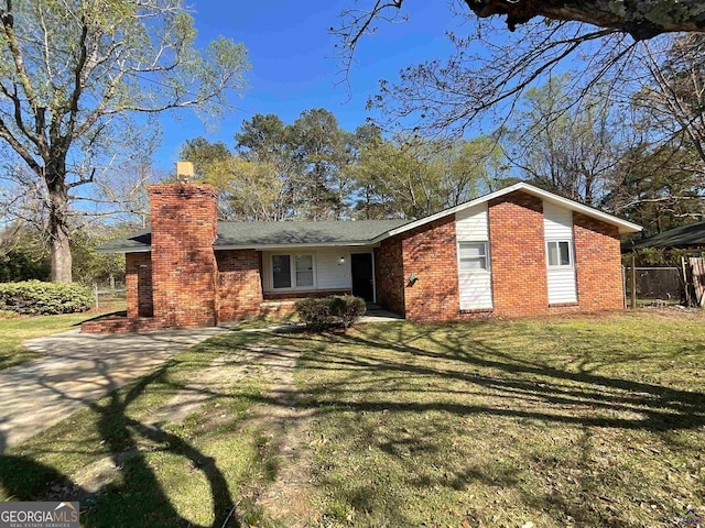 ranch-style home with a front yard