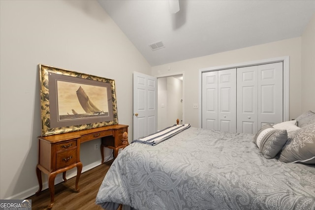 bedroom featuring a closet, ceiling fan, vaulted ceiling, and dark hardwood / wood-style floors