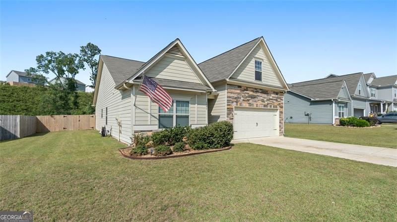 view of front of property with a front lawn