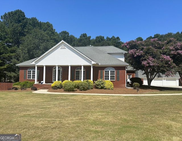 view of front of house featuring a front lawn