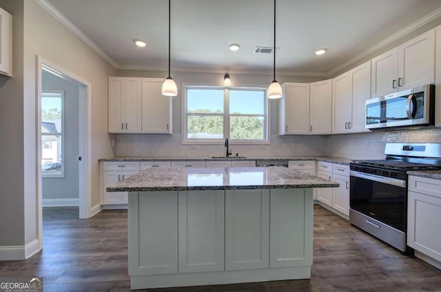 kitchen featuring sink, appliances with stainless steel finishes, dark wood-type flooring, and white cabinetry