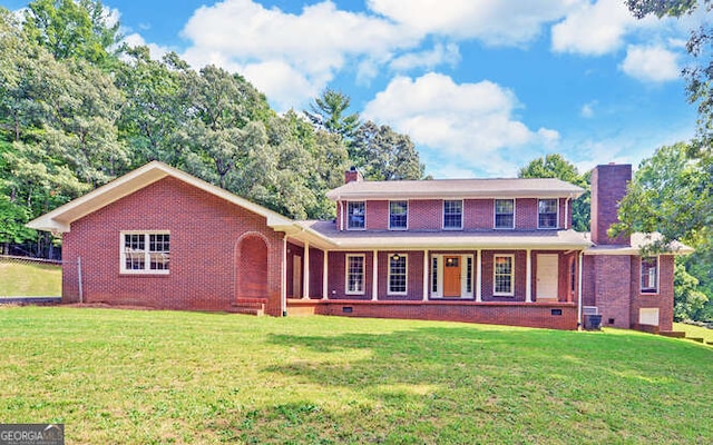 view of front of home with a front yard