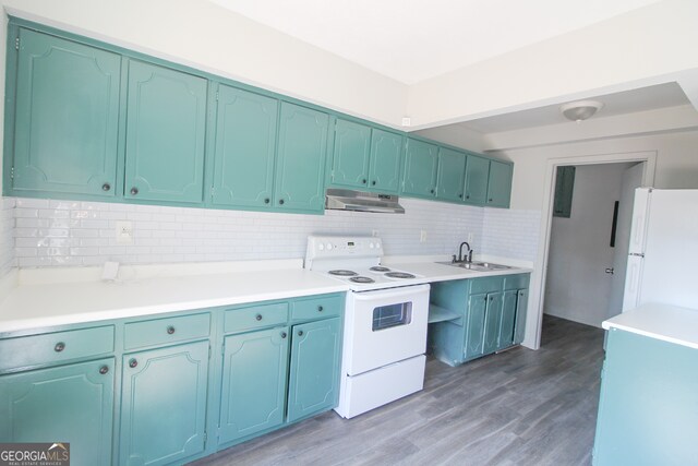 kitchen with sink, dark wood-type flooring, decorative backsplash, and white appliances