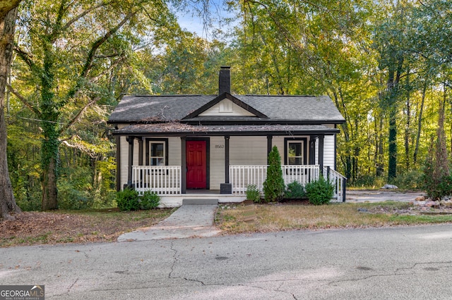 view of front of property featuring covered porch