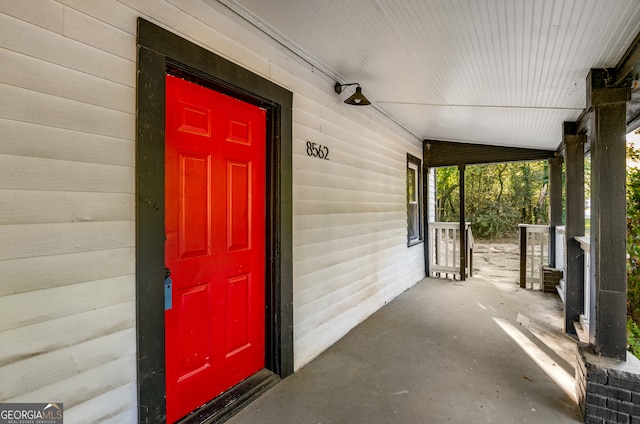 doorway to property featuring covered porch