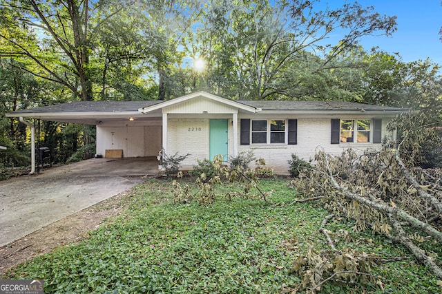 single story home with a carport