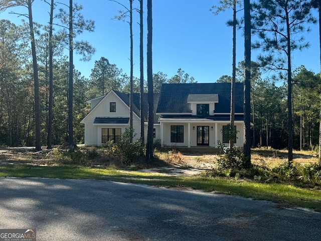 view of modern farmhouse style home