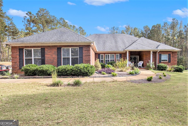 single story home featuring a front yard