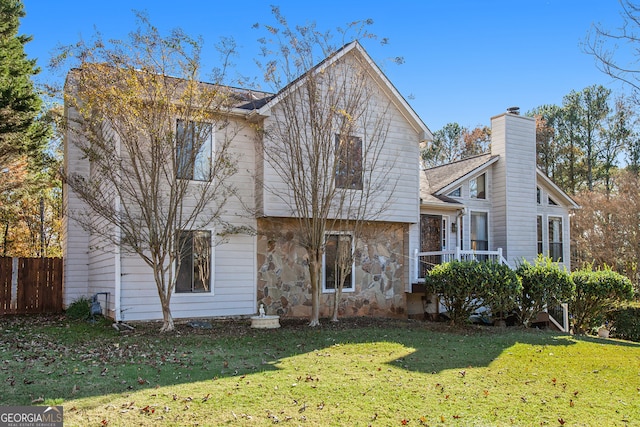 view of front facade with a front yard