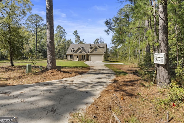 view of front of house featuring a garage and a front yard