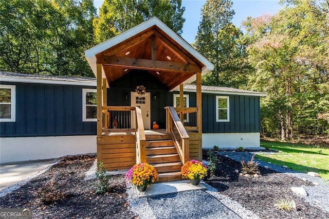 view of front of home featuring a porch