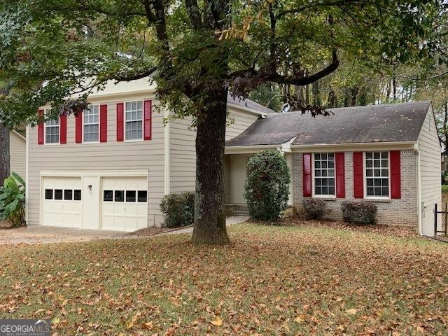 view of front facade with a garage