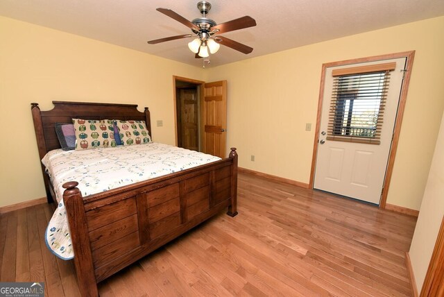 living room with plenty of natural light, ceiling fan, lofted ceiling, and light carpet