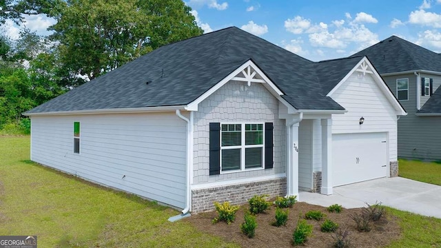 view of front facade with a front yard and a garage