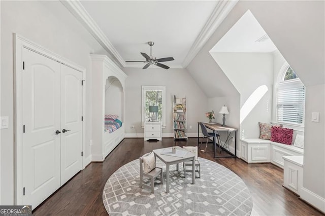 living area with dark wood finished floors, ornamental molding, a ceiling fan, vaulted ceiling, and baseboards