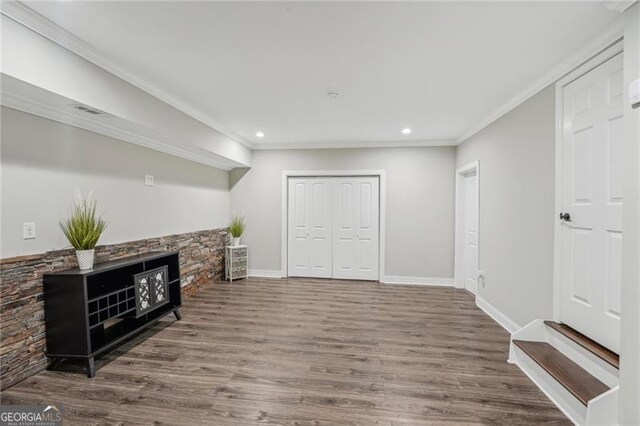 empty room with crown molding and dark hardwood / wood-style floors