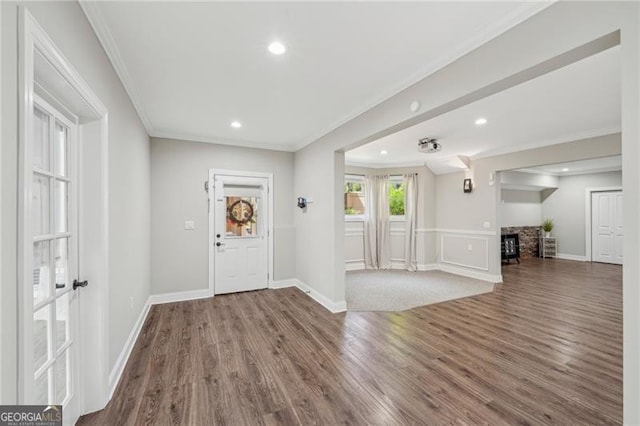 entryway featuring recessed lighting, crown molding, baseboards, and wood finished floors