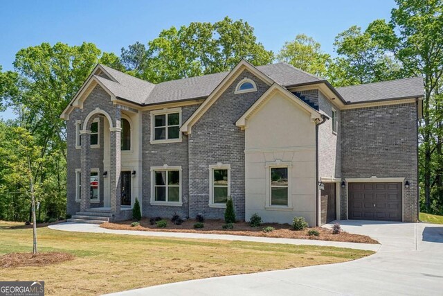 view of front of house featuring a garage and a front yard