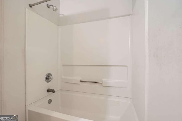 bathroom with bathtub / shower combination