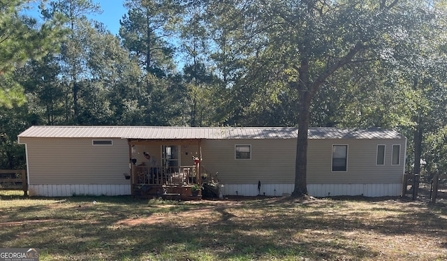 back of house featuring a yard