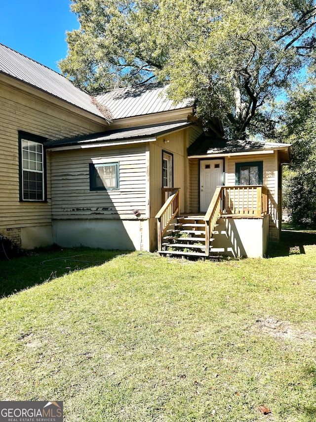 exterior space featuring a front yard