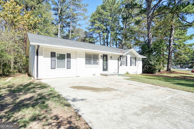 ranch-style home with a front lawn