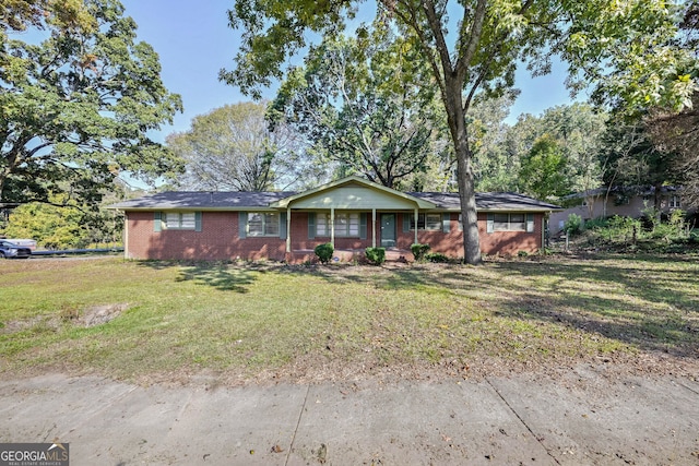 single story home featuring a front lawn