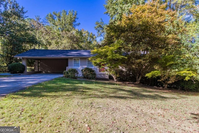 view of front of home with a front lawn and a carport