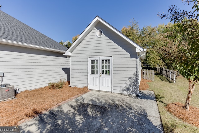 entrance to property with a yard