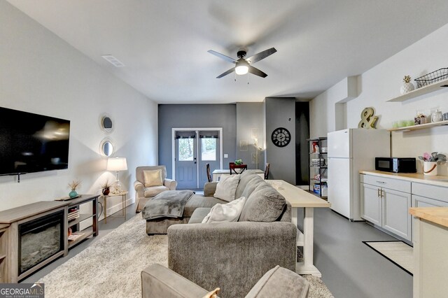 living room featuring ceiling fan