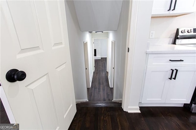 504 Milligan Dr, Stone Mountain, GA 30083 - hall featuring dark wood-style floors and baseboards