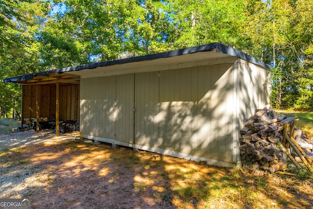 view of outbuilding